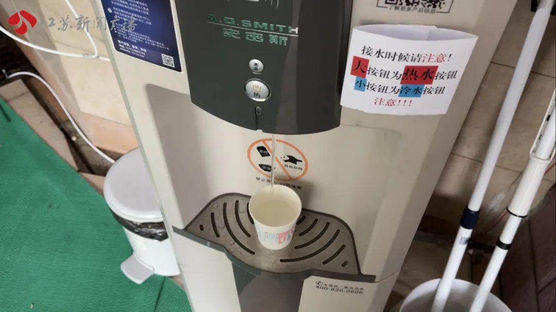 DƬ
